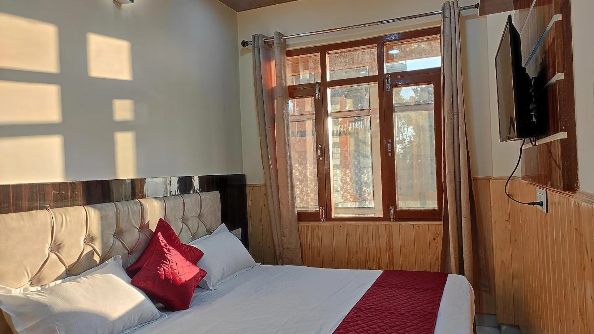 Vintage Woods Inn Shimla India