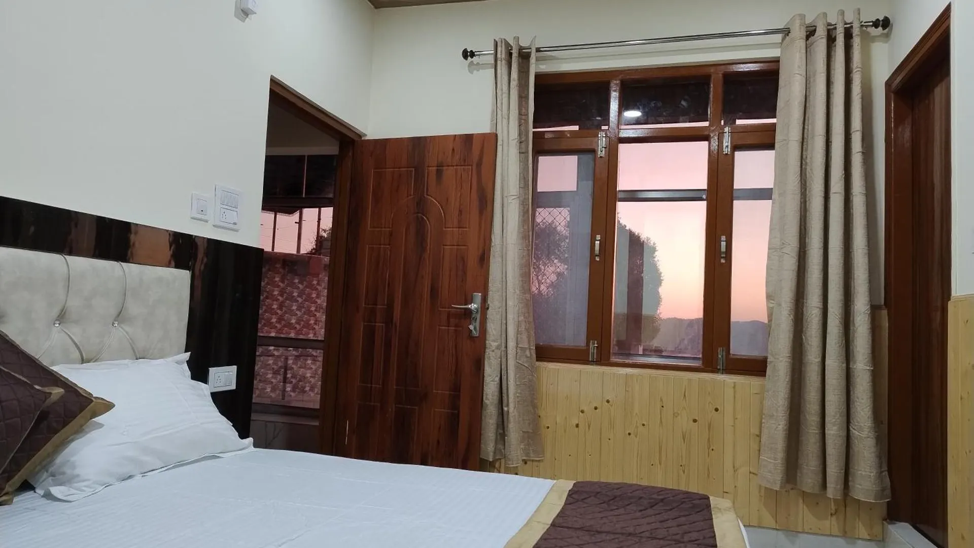 Vintage Woods Inn Shimla