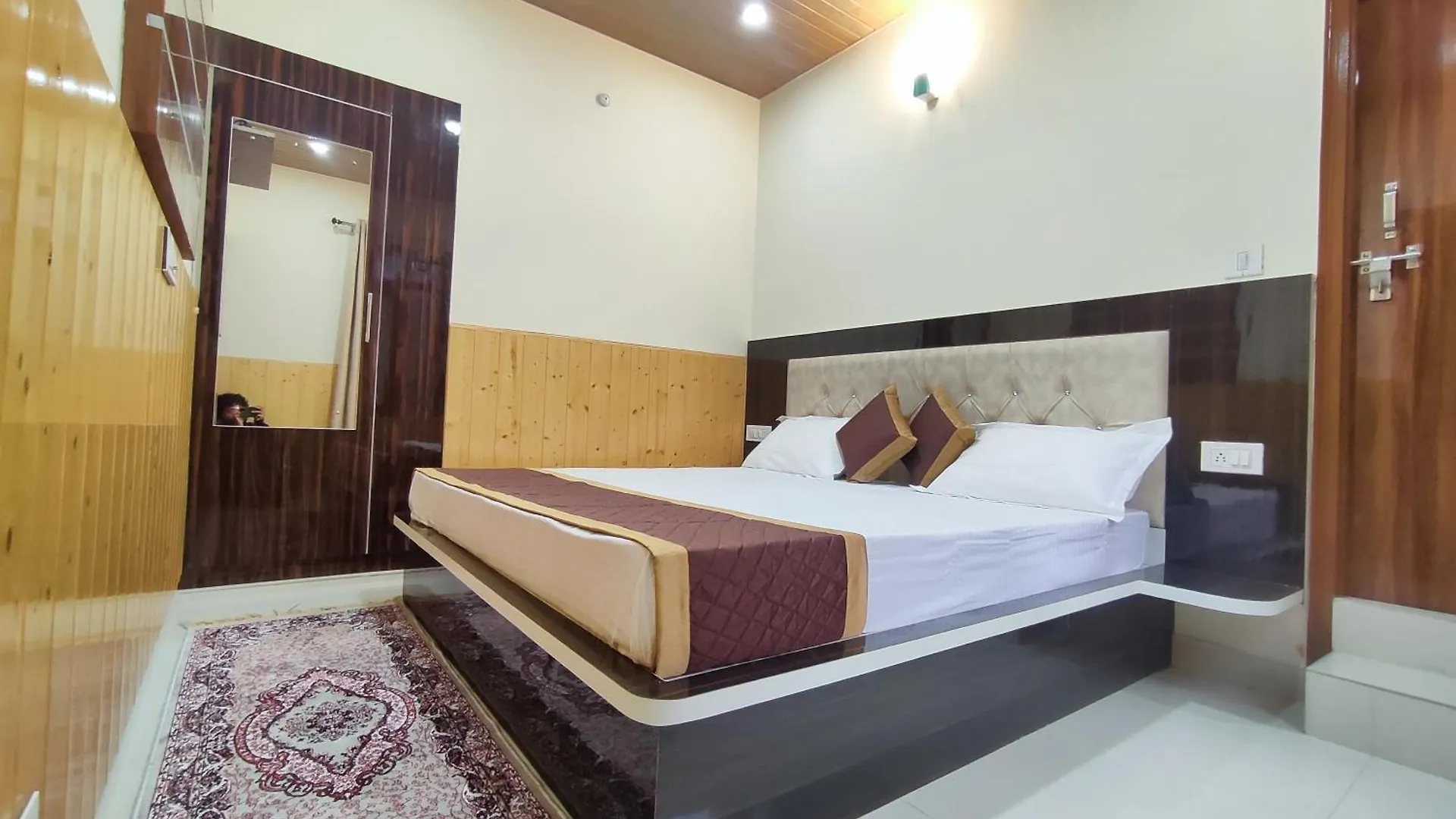 Vintage Woods Inn Shimla