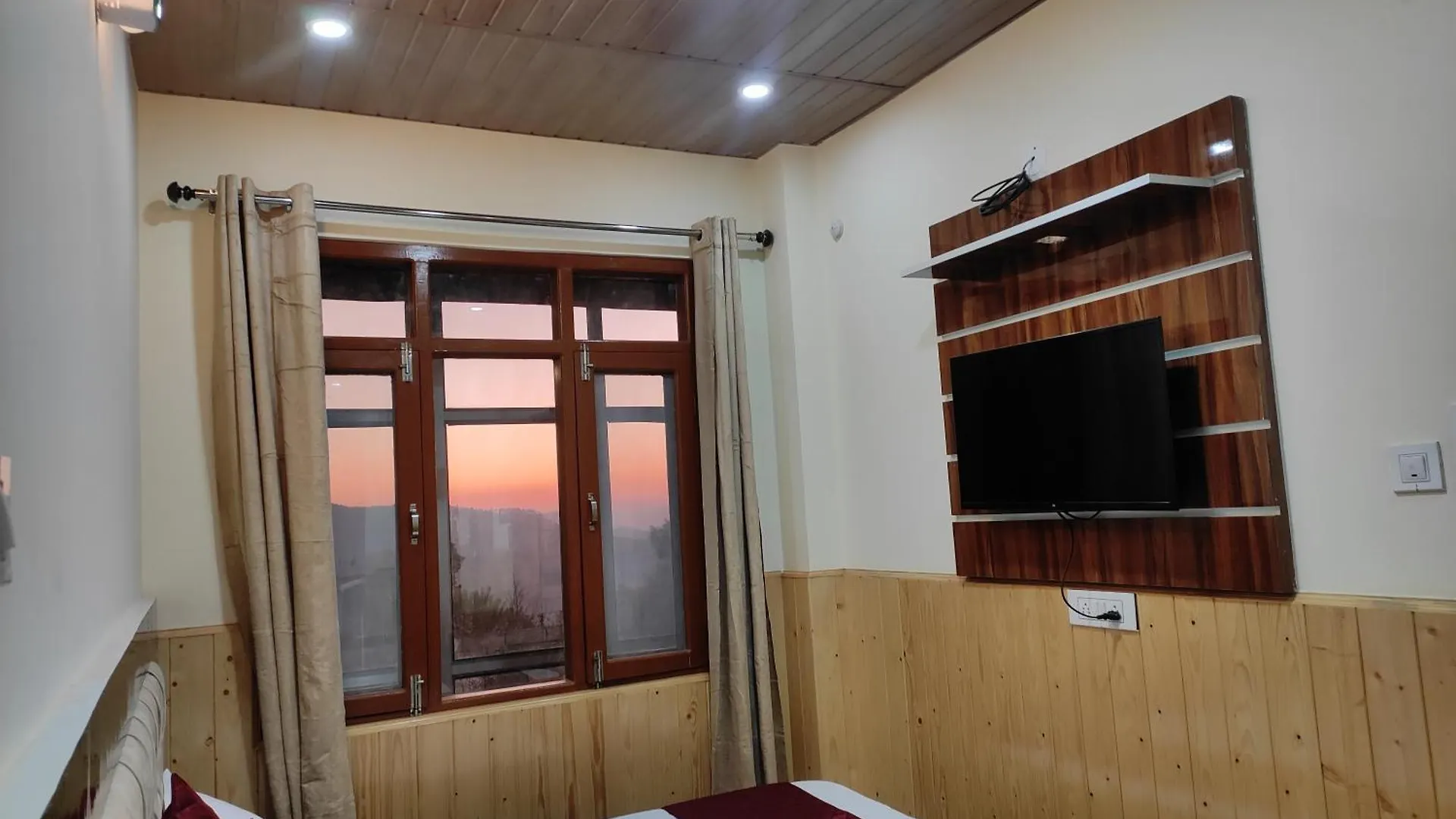 Vintage Woods Inn Shimla India